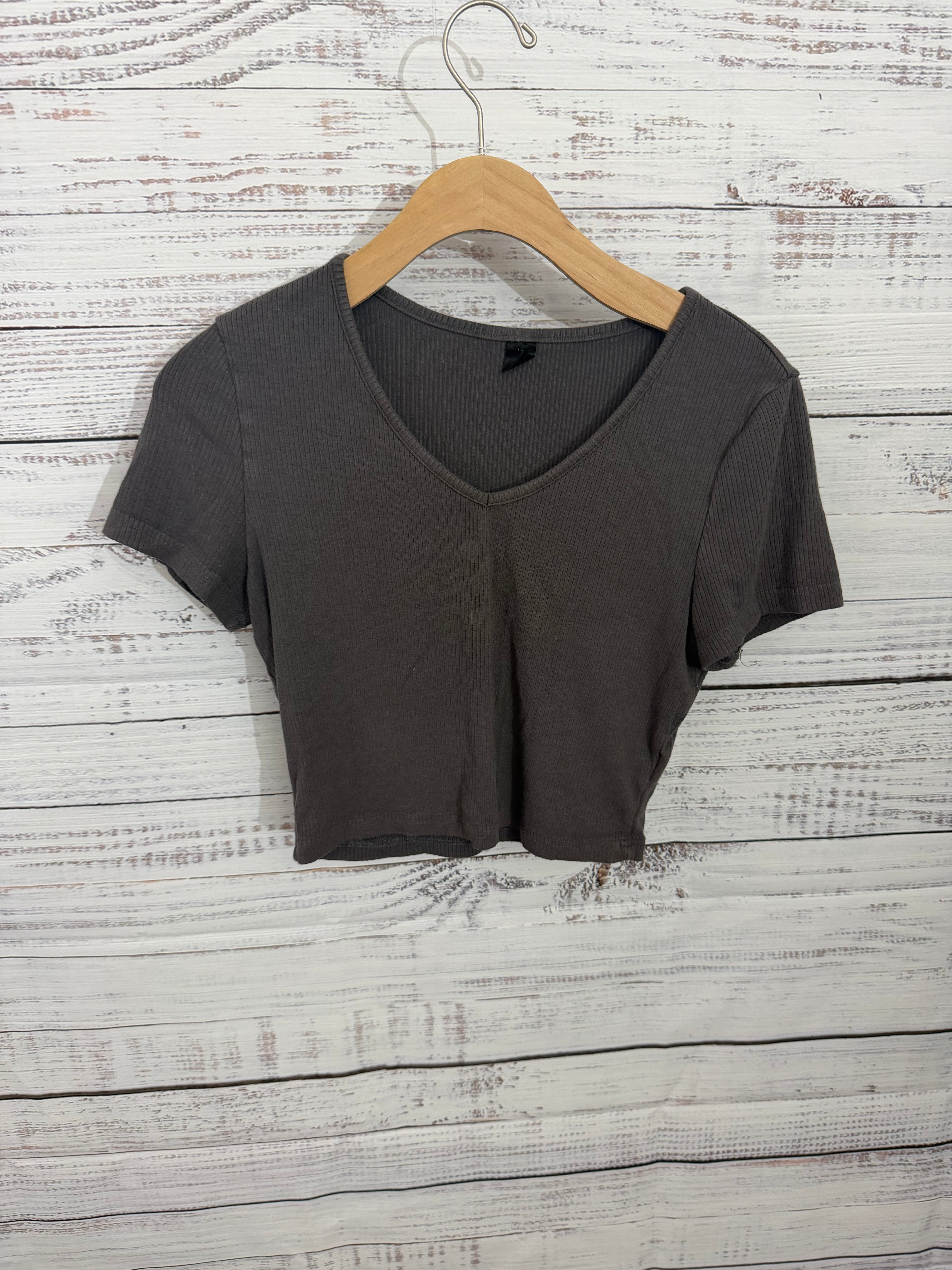 Grey crop tee